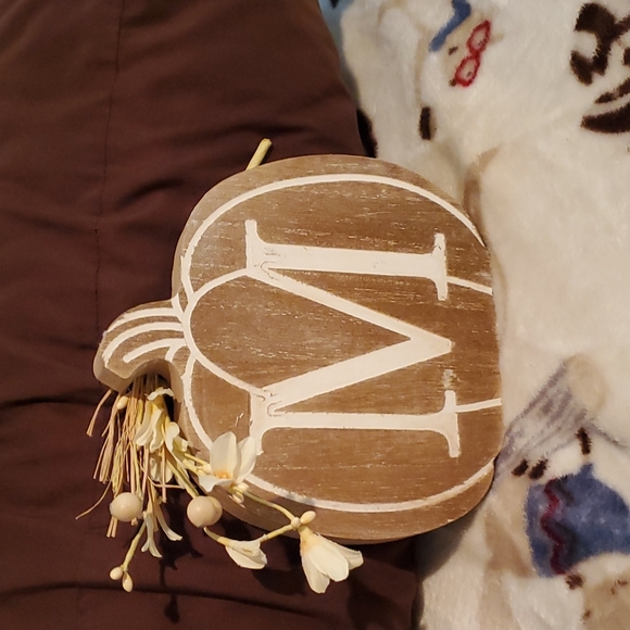 Pumpkin M monogram - Picture 1 of 5